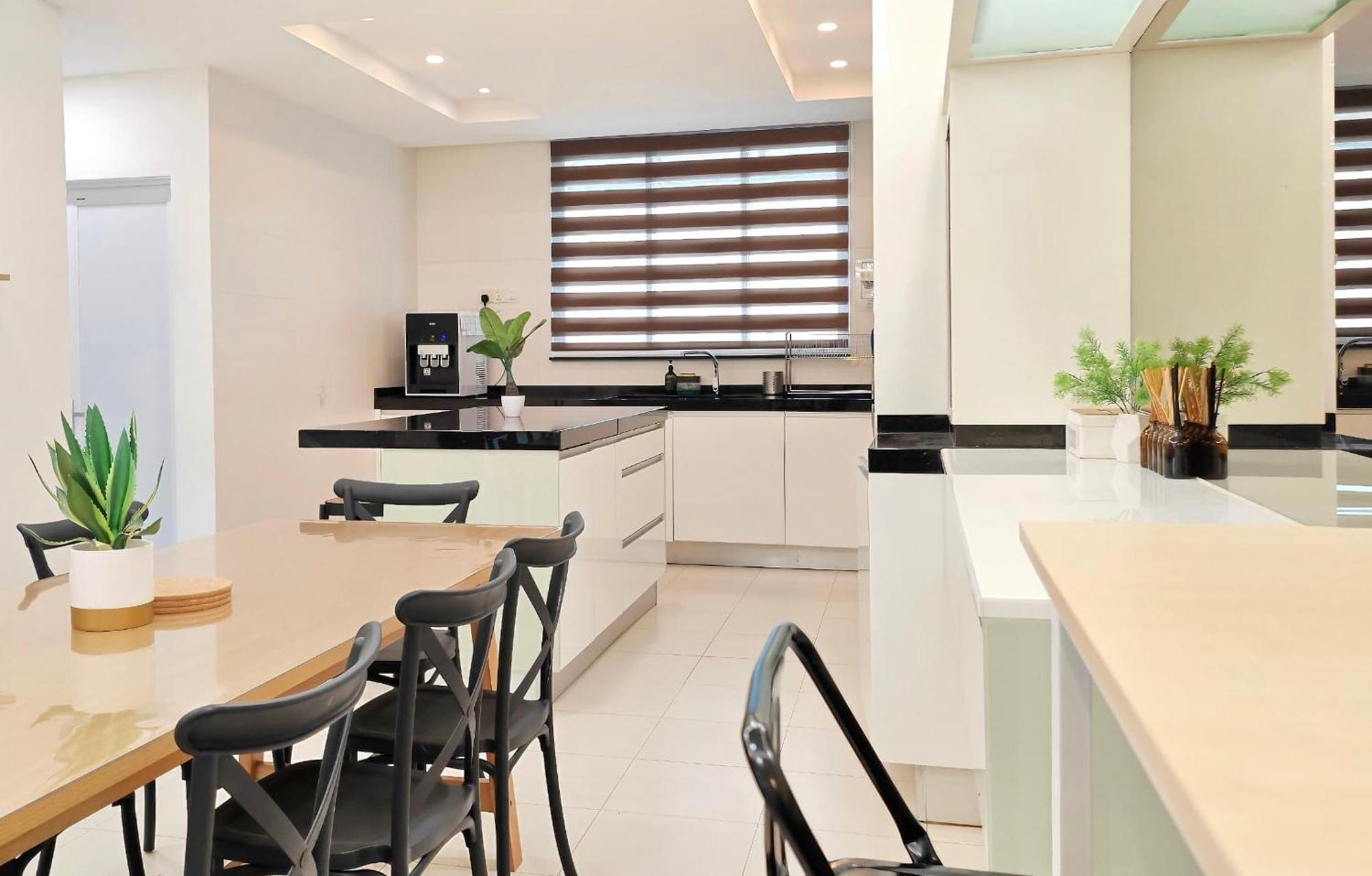Ocean 19 Shamrock Villa Beachfront Big Group 4 Bedroom 5 Bathroom With Pool Tanjung Bungah  Luaran gambar